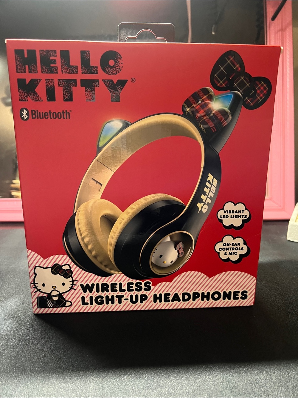 Hello Kitty Black & Cream Wireless Light-Up Headphones